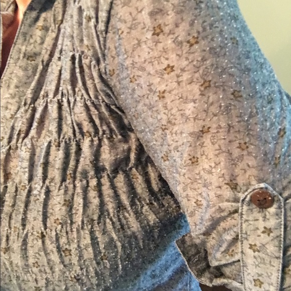 SOLD Top - Picture 2 of 5